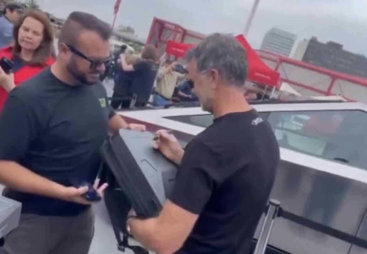 Tesla Design Guru Franz Autographs Mind-Blowing Cyberbackpack in Epic Meta Moment!