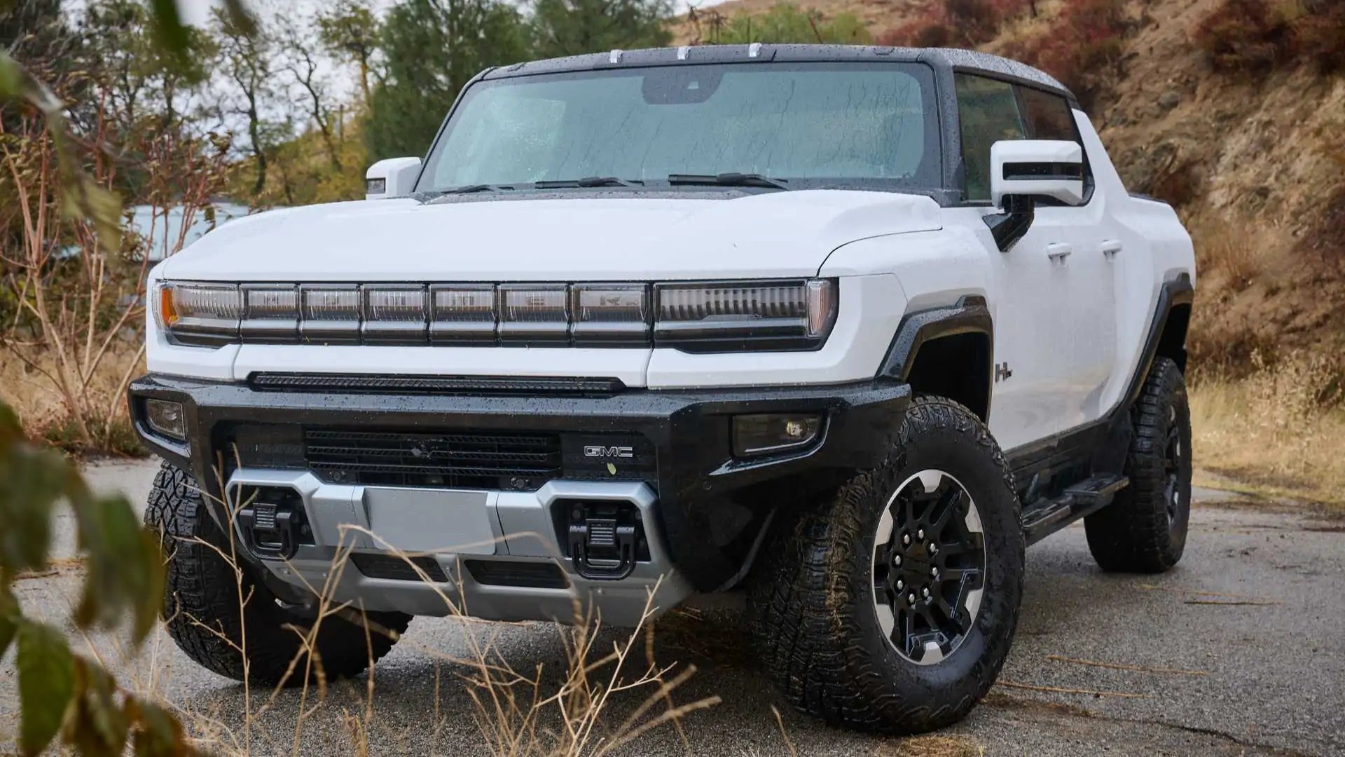 The 2024 Hummer EV Can Now Charge Other Vehicles!