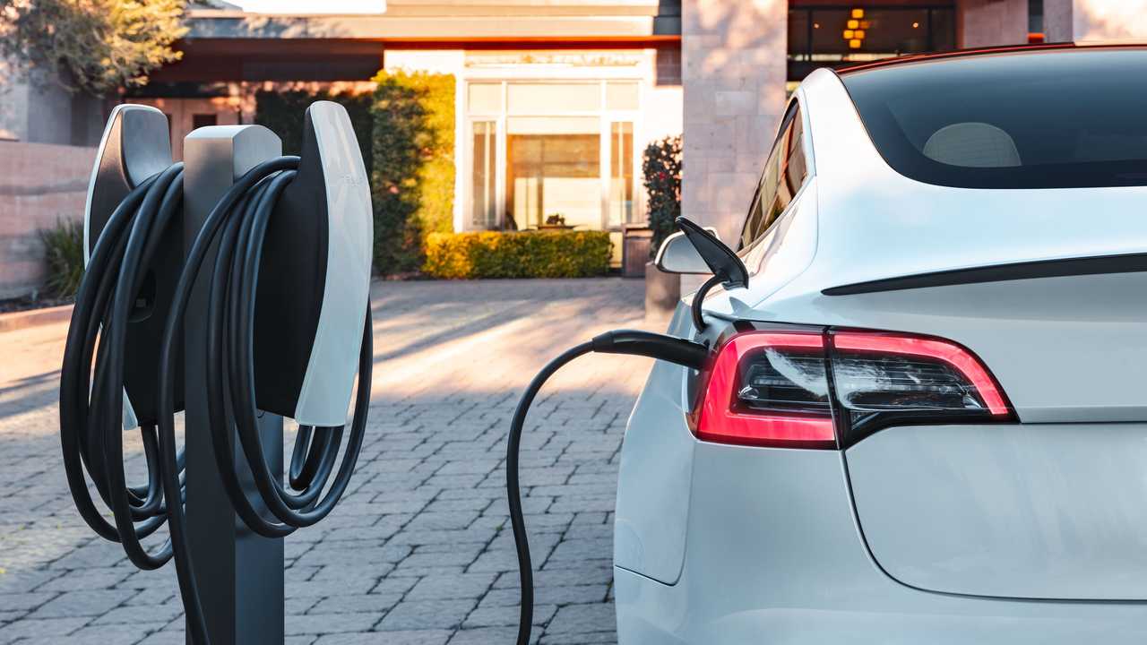 1 in 4 Americans Say They Want an EV as Their Next Car