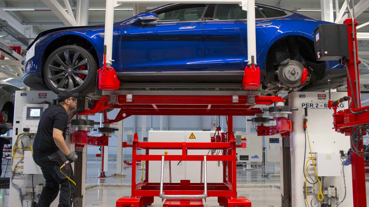 How Long Does An Electric Car Battery Last?